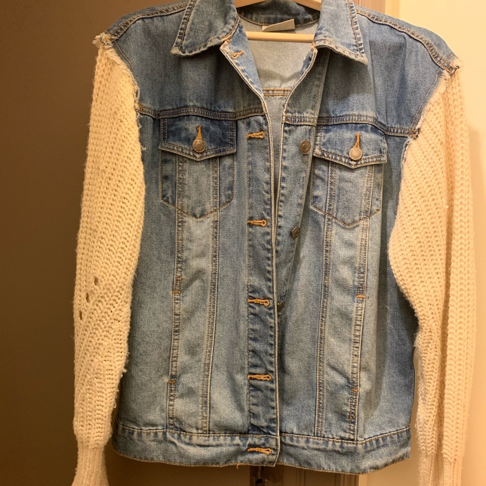 Jean jacket with knit sleeves